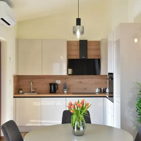 T&t Sea View Apartment, Balcony, Barbecue, Parking Apartmán