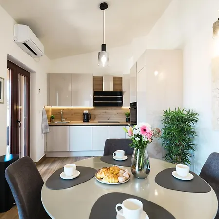 Lägenhet T&t Sea View Apartment, Balcony, Barbecue, Parking Zadar